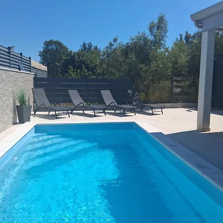 בית נופש Oana - Privat Pool